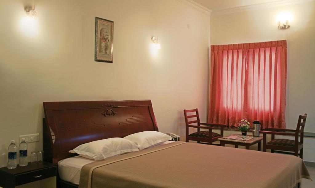 Kumararraja Palace Yelagiri Bilik gambar