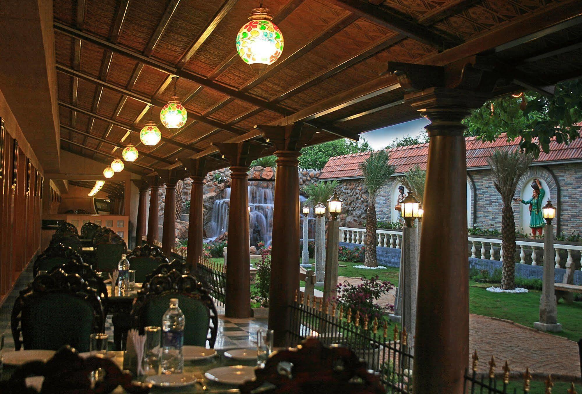 Kumararraja Palace Yelagiri Luaran gambar