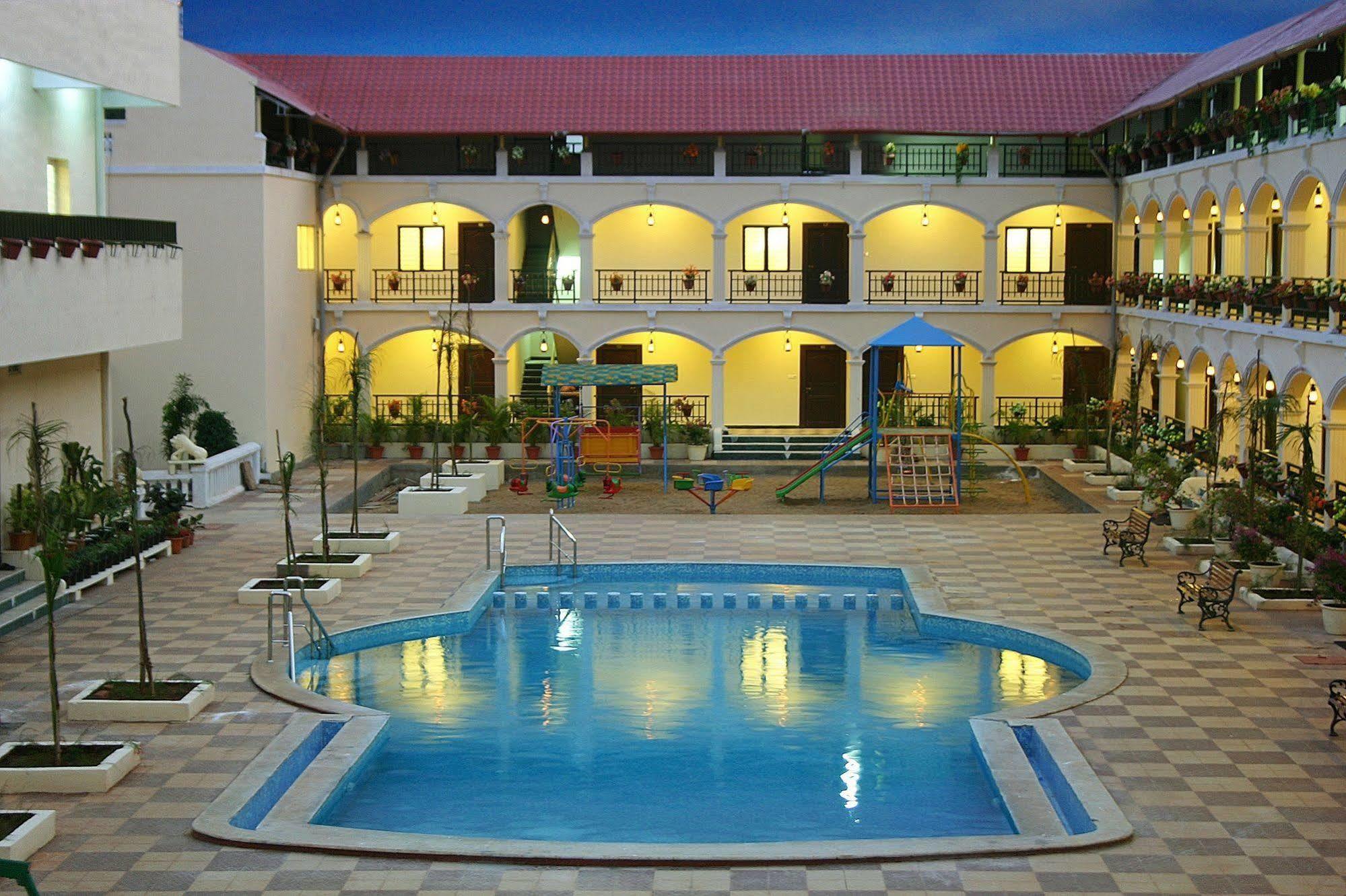 Kumararraja Palace Yelagiri Luaran gambar